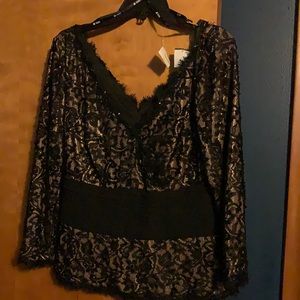 Nice shirt with details with small beads.